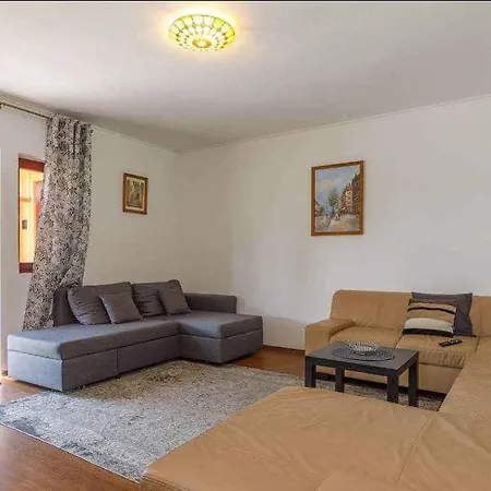Feriehus In 43400 Balatonkeresztúr